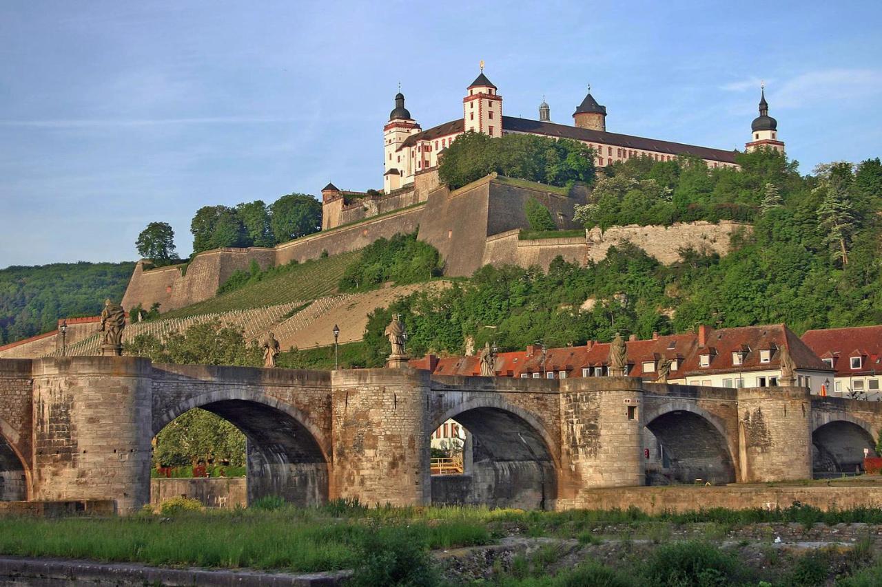 Private Room-Vineyards And City Wurzburg Bagian luar foto